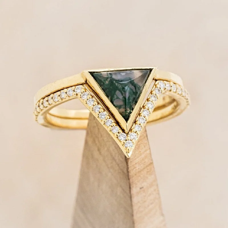 "JENNY FROM THE BLOCK" - TRIANGLE CUT MOSS AGATE ENGAGEMENT RING WITH DIAMOND V-SHAPED TRACER