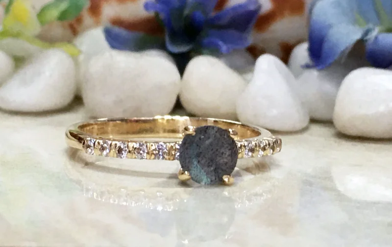 Sapphire Gemstone Rings in a Cathedral SettingLabradorite Ring - Round Labradorite Gemstone Ring with Clear Quartz Accents