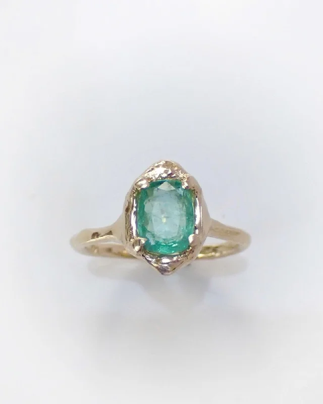 Amethyst Gemstone Rings in a Vintage - Style SettingMajestic Natural Emerald in 14k Gold Setting