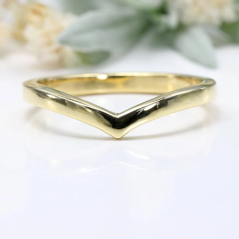 Matching Wedding Bands for a Coordinated Look18ct Gold Plain Wishbone Wedding Ring