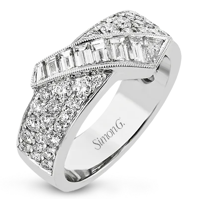 Custom - Designed Diamond Rings to Reflect Your PersonalityRight Hand Ring in 18k Gold with Diamonds