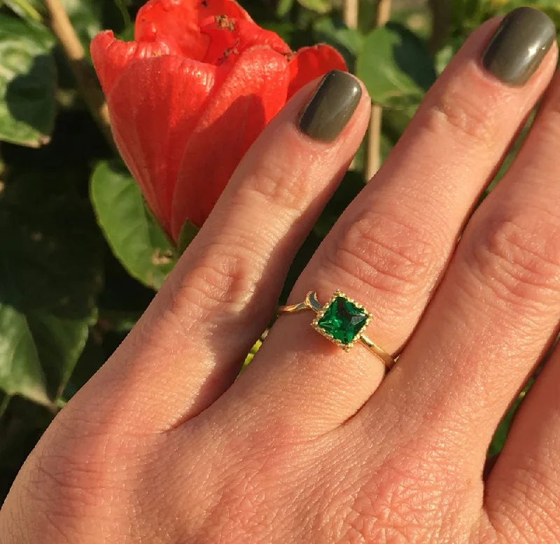 Multi - Gemstone Rings with a Rainbow of ColorsEmerald Ring - May Birthstone Jewelry - Square Crown Simple Hammered Ring with Emerald Gemstone