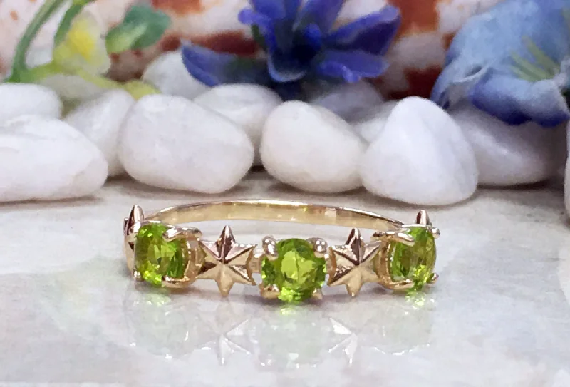 Emerald Gemstone Rings with Filigree - Bordered SettingsPeridot Ring - August Birthstone - Delicate Ring with Three Peridot Gemstones and Star Accents