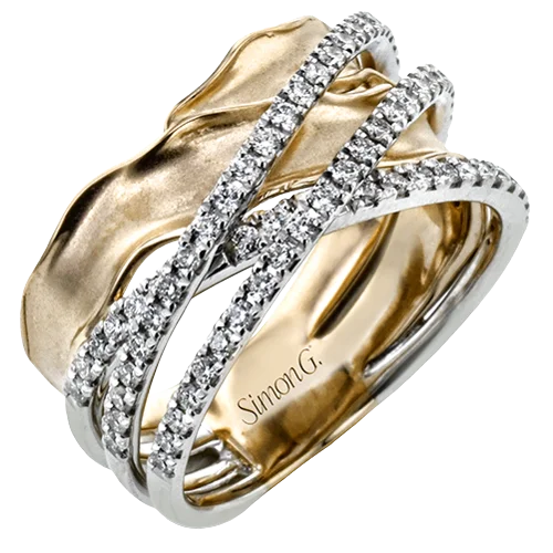 Three - Stone Diamond Rings with Princess - Cut DiamondsRight Hand Ring in 18k Gold with Diamonds