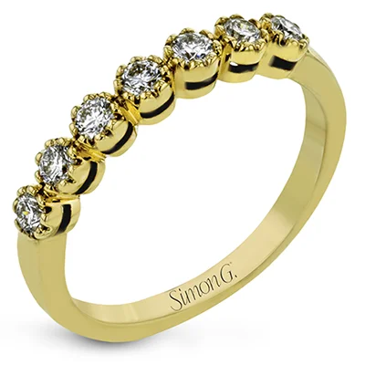 Three - Stone Diamond Rings with Princess - Cut DiamondsRight Hand Ring in 18k Gold with Diamonds