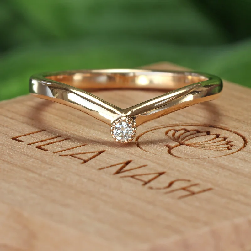 Matching Wedding Bands for a Coordinated Look18ct Rose Gold Solitaire Diamond Wishbone Wedding Ring