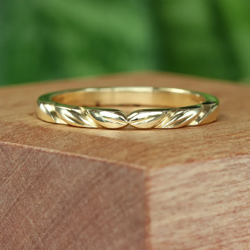 Matching Wedding Bands for a Coordinated Look18ct Gold Slim Leaf Wedding Ring