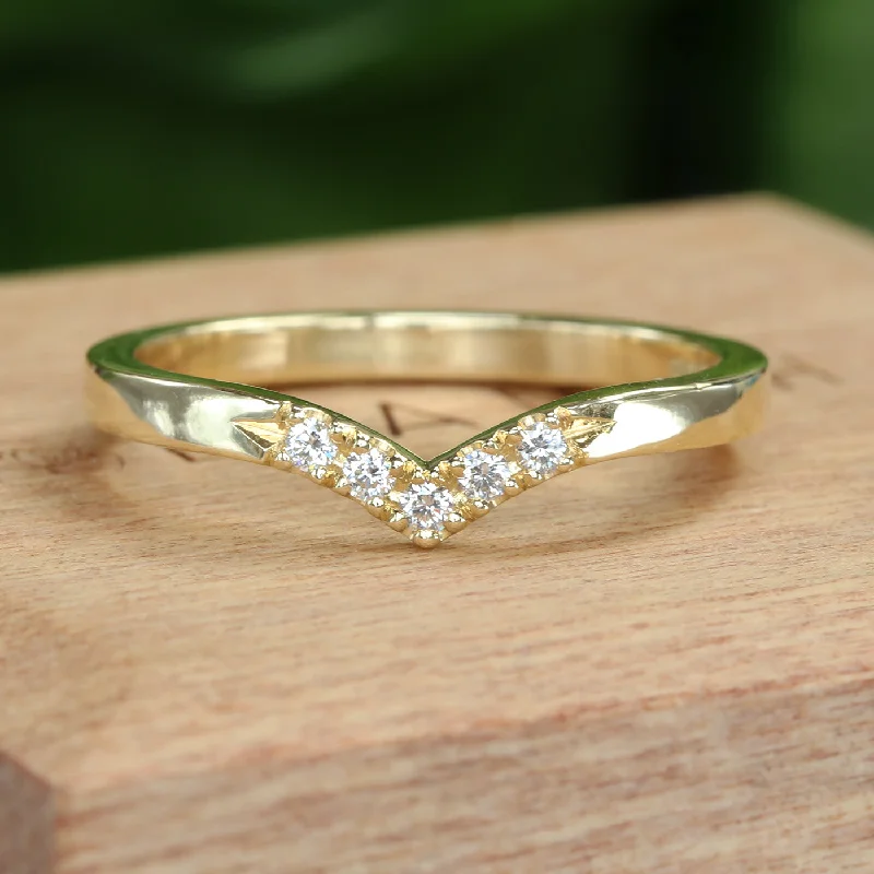 Matching Wedding Bands for a Coordinated Look18ct Gold Pavé Diamond Wishbone Wedding Ring