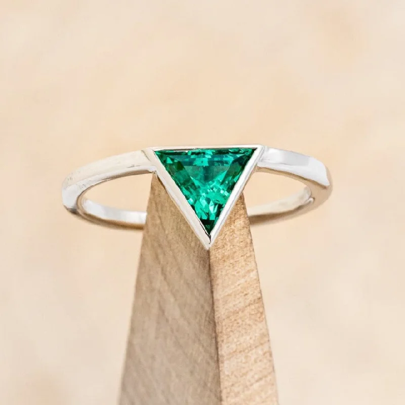 "JENNY FROM THE BLOCK" - TRIANGLE CUT LAB-GROWN EMERALD ENGAGEMENT RING