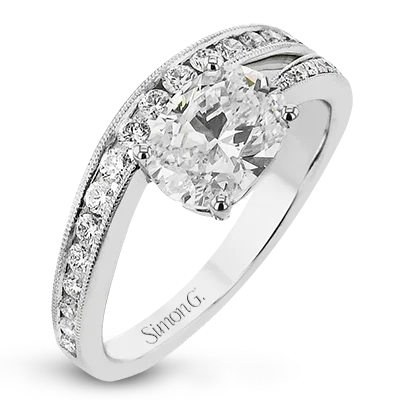 Solitaire Diamond Rings in Platinum SettingsEngagement Ring in 18k Gold with Diamonds