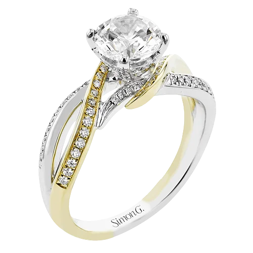 Three - Stone Diamond Rings with Princess - Cut DiamondsEngagement Ring in 18k Gold with Diamonds