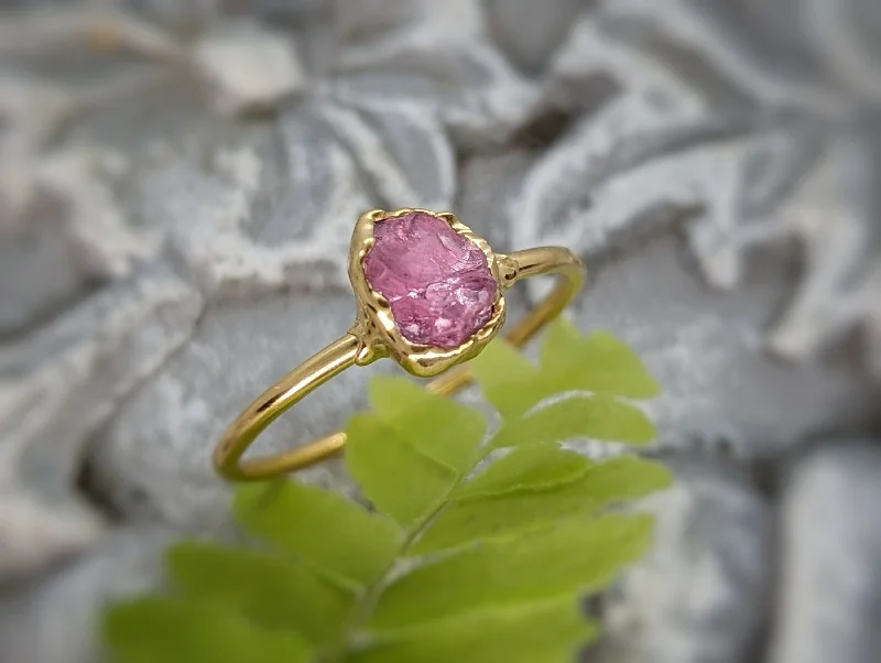 Emerald Gemstone Rings with Filigree - Bordered SettingsRaw Pink Spinel ring