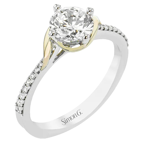 Three - Stone Diamond Rings with Princess - Cut DiamondsEngagement Ring in 18k Gold with Diamonds