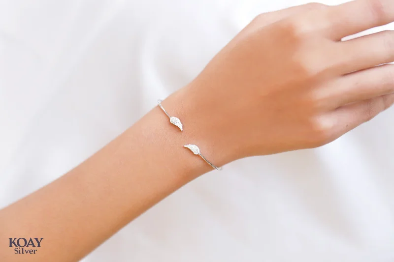 Stackable Bangle Sets for a Trendy LookWing Bangle (S)