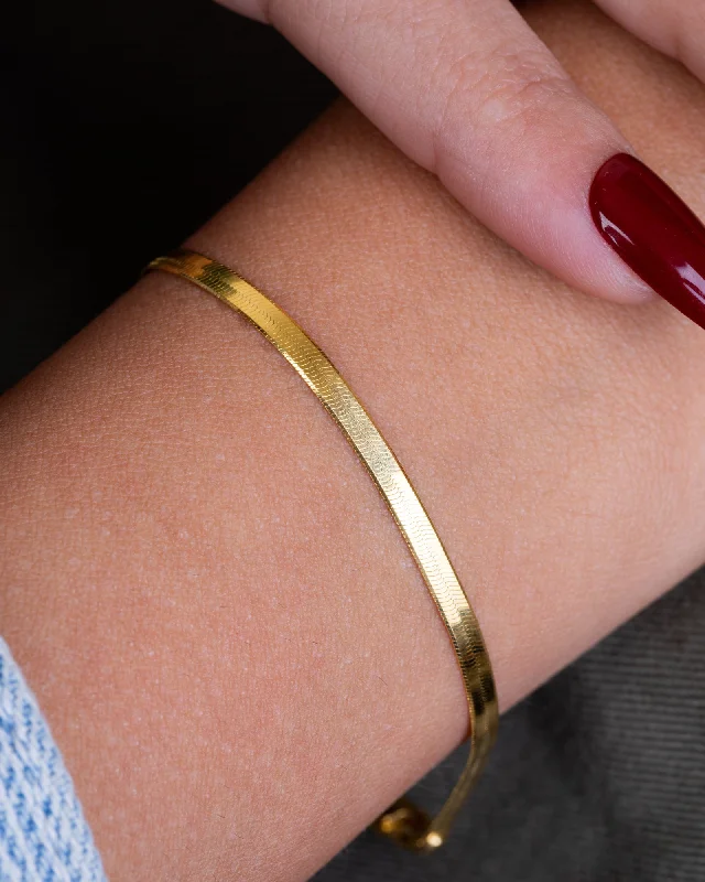 Adjustable Leather Bangles for a Bohemian StyleHerringbone Flat Snake Chain Gold Plated Bracelet